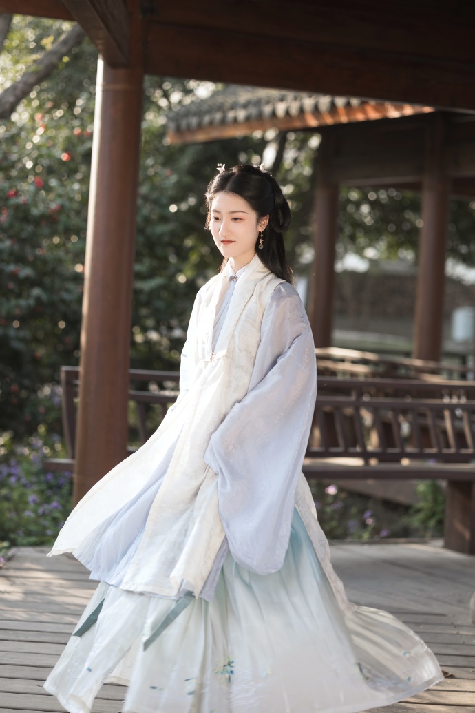 东城渐觉风光好出镜：客