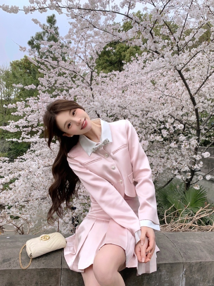 快说你喜欢我这样的女生呀！ (西安 传媒生)