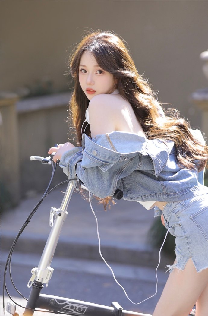 你站在那里，就是我整个青春：@一粒佳佳_ ✖️♀️：@热一只