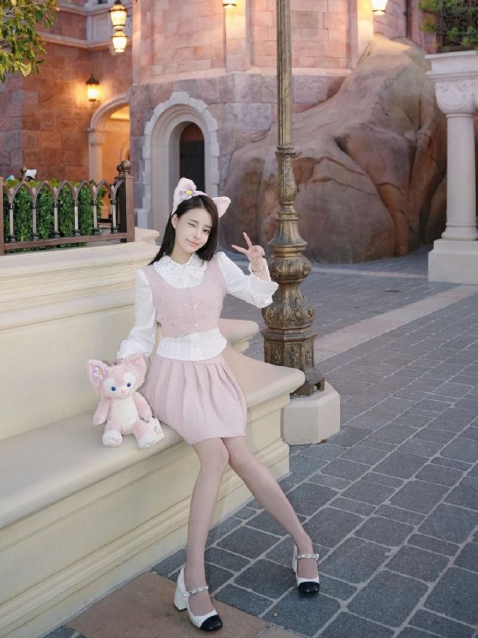 上海 大三 邰丽华  上海 生活需要仪式感，就像平淡的生活需