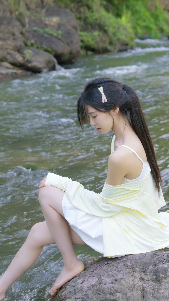 ⛰温柔的好天气  太喜欢干干净净的小溪了 可以待一整天～