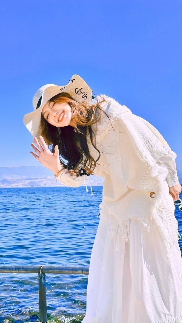 《早安》“如果不能飞 那就奔跑吧”“如果不被看见 那就做的更