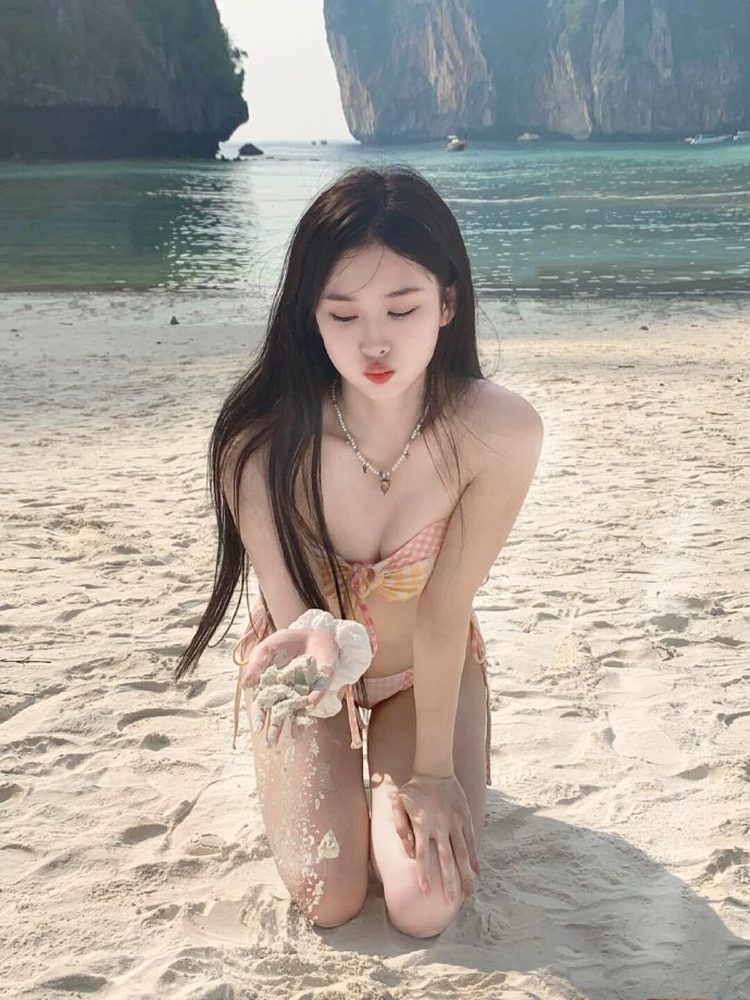 比基尼广告模特短期停留。广州