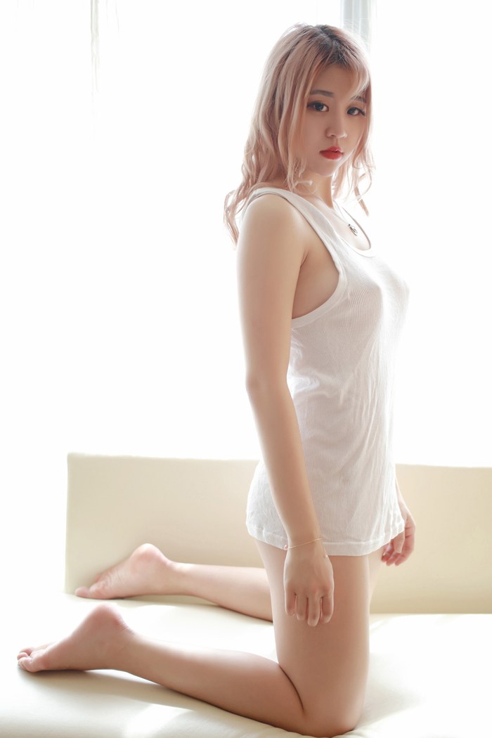 2025最新激凸静静发育好酥胸浑圆饱满一手掌握